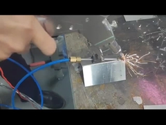 220v 50Hz / 60Hz विद्युत इनपुट वोल्टेज के साथ हाथ से चलने वाली एकल मोटर लेजर वेल्डिंग मशीन